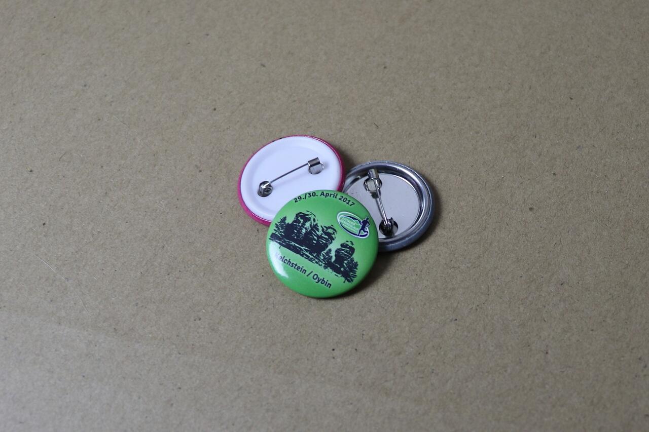 Button mittel image